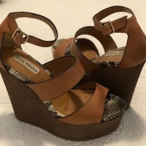 Steve Madden tan and Snake skin wedge heels